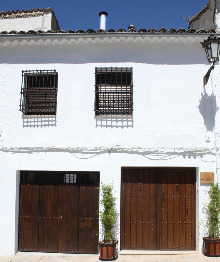 Barbacana, Dieciocho Apartment *